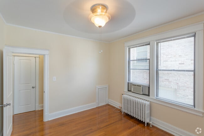 Apt 204 - Renovated 1 x 1