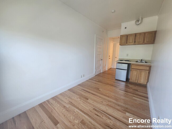 1081 Beacon St Unit 6