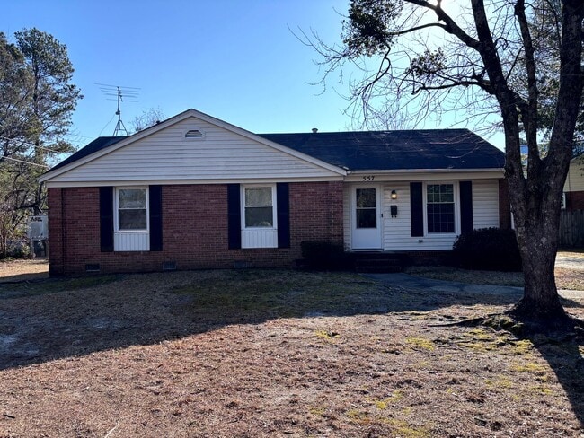 Building Photo - 557 Waterbury Dr