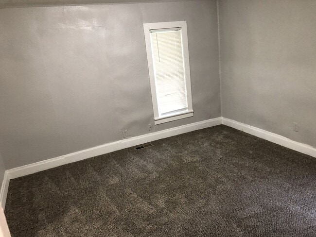 Photo - 2 Bed, 1 Bath, BONUS ROOM!!