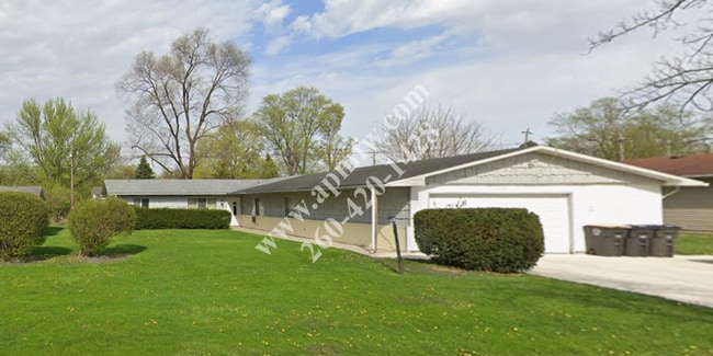 Building Photo - 1124 Lake Forest Dr Unit A