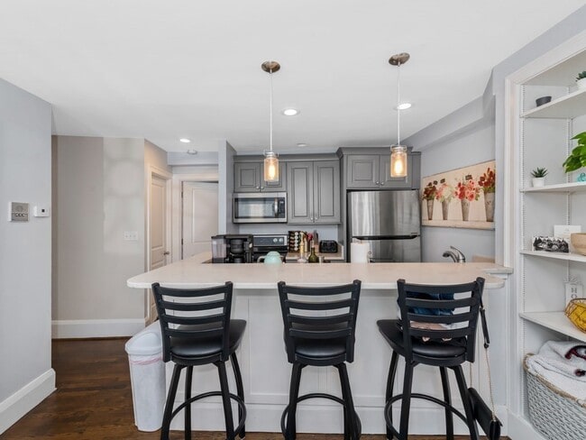 Building Photo - 83 Main St Unit 6