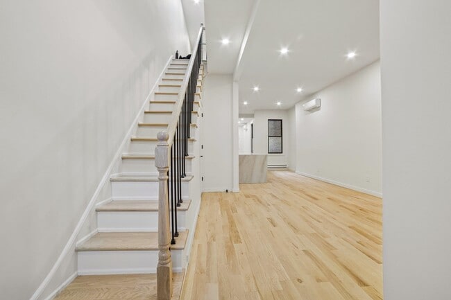 Photo - 62.5 Oak St Unit 2