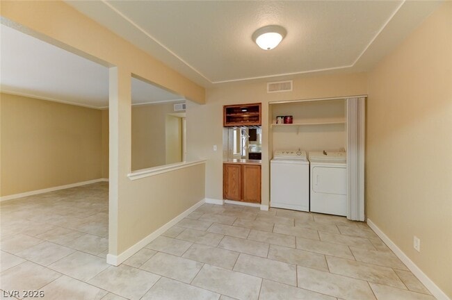 Photo - 2125 Sun Ave Unit B