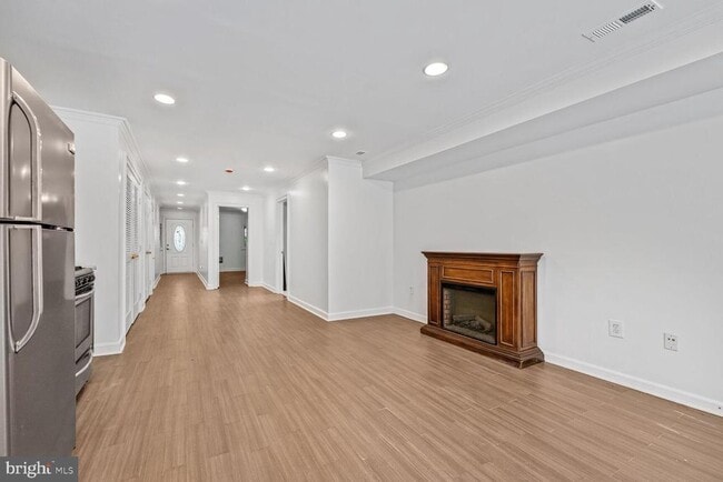 Photo - 2433 3rd St NE