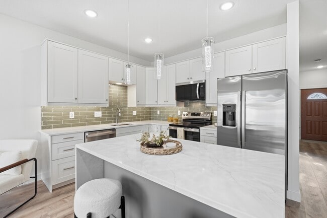 425 W 8th St Unit 21