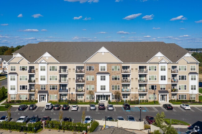 Photo - Woodmont Townsquare