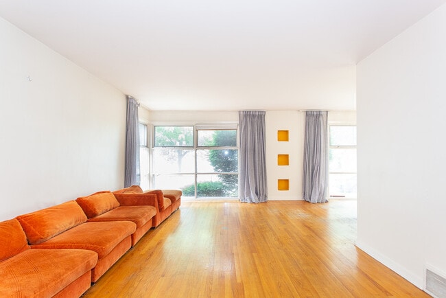 Photo - 7407 N California Ave Unidad HFS