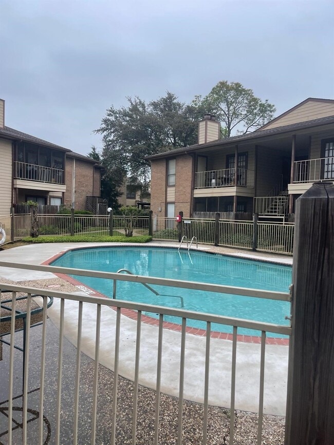 Building Photo - 9000 Bissonnet St Unit 705