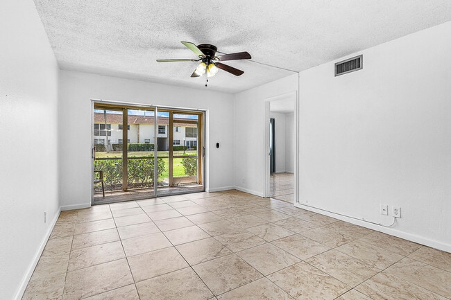 Photo - 9855 Sandalfoot Blvd Unidad 305