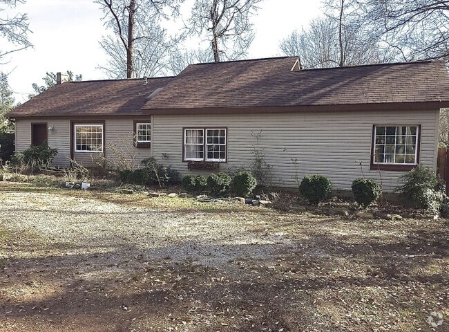 Building Photo - 42 Clarendon Ave Rental