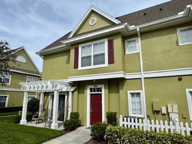 Building Photo - Fully Furnished 4 Bedroom 3 Bath Townhome ...