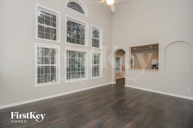 926 Wandering Vine Dr SE