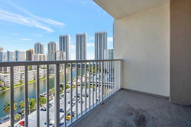 Photo - 300 Bayview Dr Unit 1411