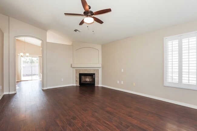 Photo - 867 E Morelos St