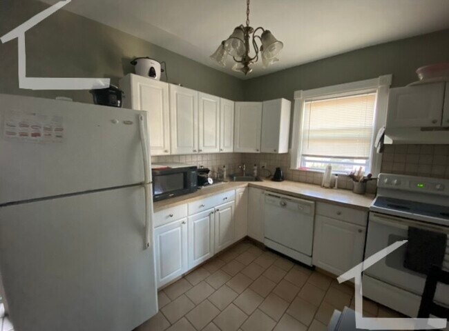 Building Photo - 30 Antwerp St Unit 1 Rental