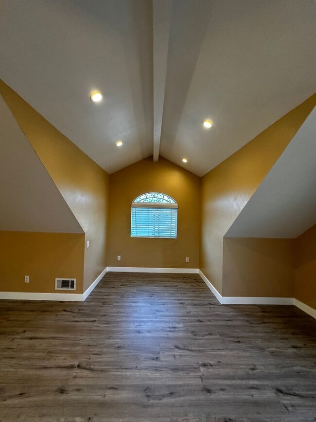 6061 Navajo Rd