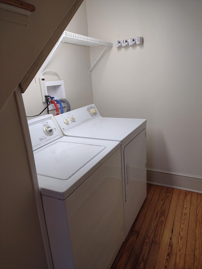 Photo - 441 W Lemon St Apartamentos Unidad 2nd floor