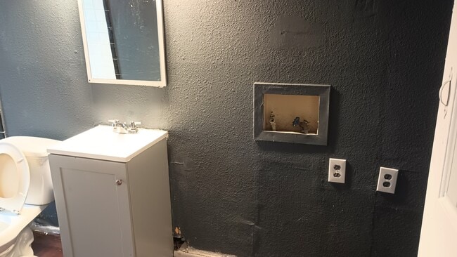 Bathroom. - 1406 Greenwood Ave