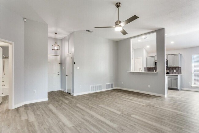 Photo - 752 Dema Ln