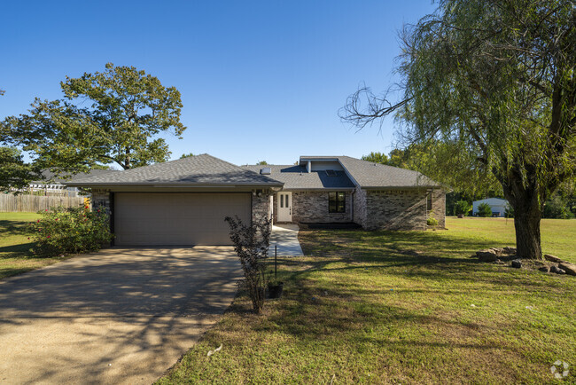 Building Photo - 1511 Country Manor Ln Rental