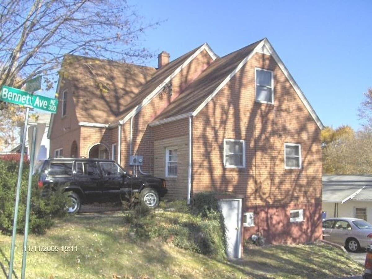 4 Bedroom 1.5 Bath House - 4 Bedroom 1.5 Bath House
