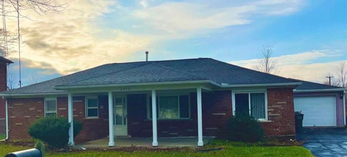 Photo - 2958 Alexander St