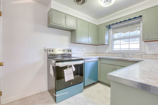 Photo - Duplex style 2 bedroom updated Unit 5 Fern St (right side)