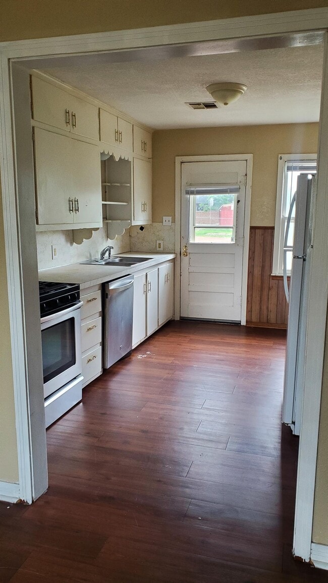 Photo - 315 Tyrone Ave