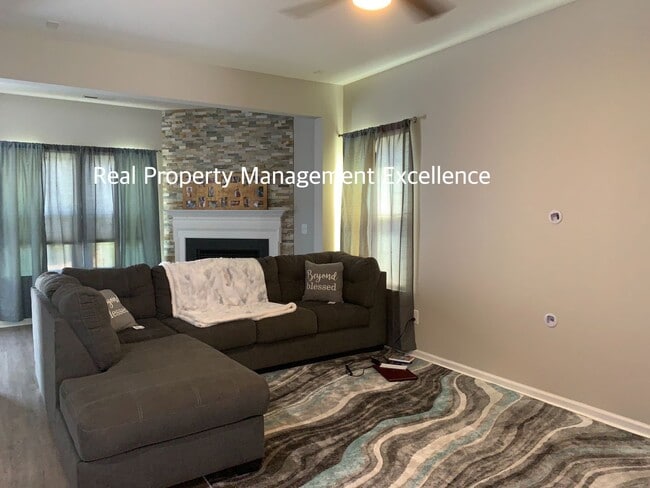 Photo - Gorgeous End-Unit TH In Desired Cary Locat...