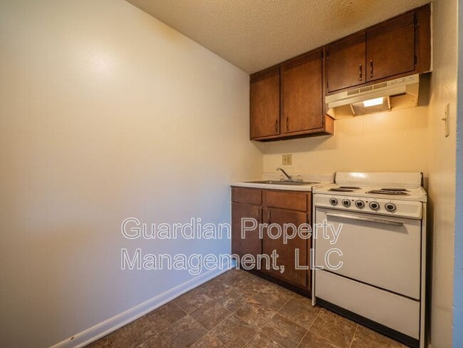 Photo - 1115 N College Dr