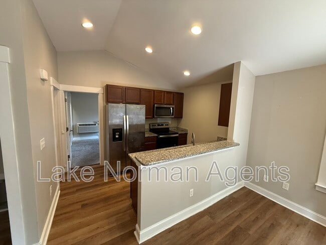 Photo - 664 Reeves Ct