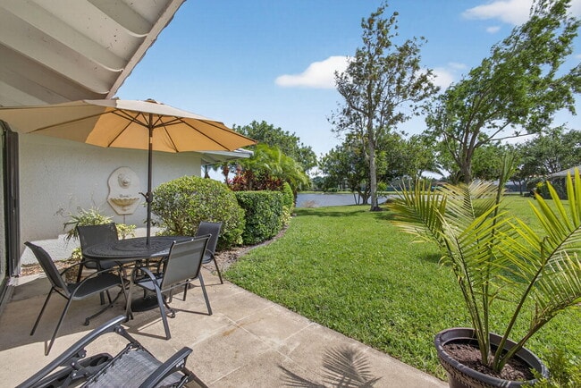 Building Photo - 119 Club Dr