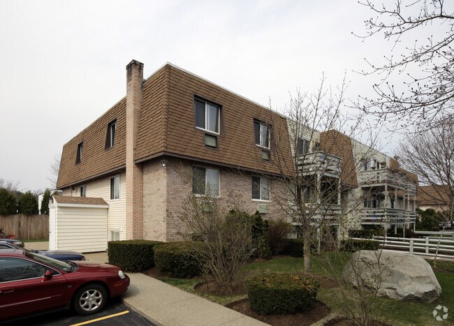 Deer Park Apartments - Deer Park Apartments