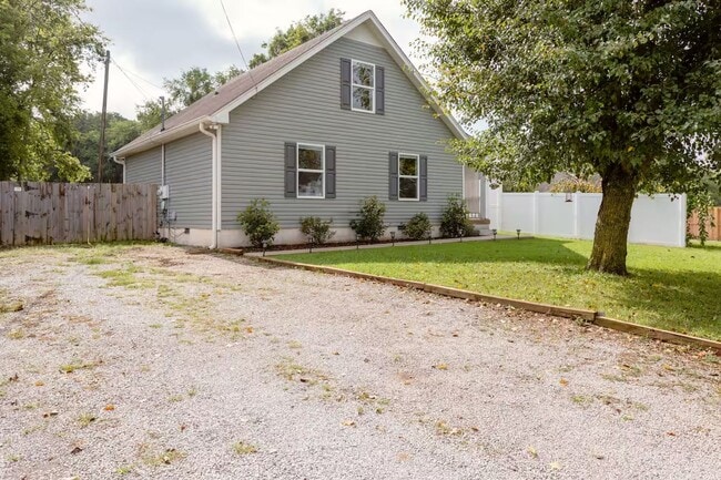 Building Photo - Ideal West Nashville Location!