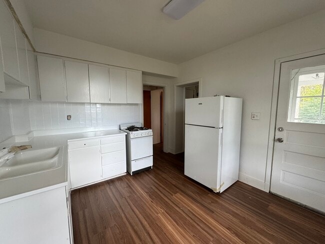 Photo - 402 Joliet St