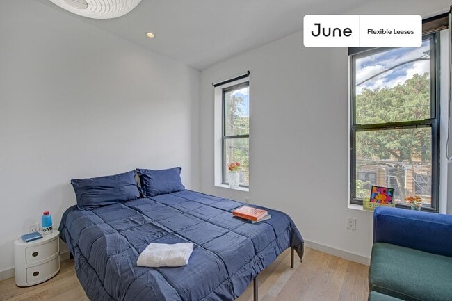 Photo - Prime ROOM at The Maison on Halsey Unit 2