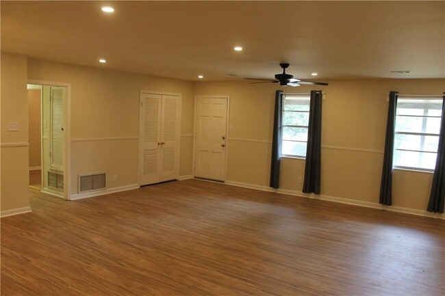 Photo - 1002 Centerwood Dr