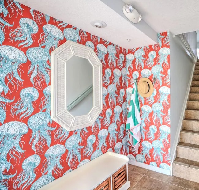 Entrada desde la cochera - 96 Ave C