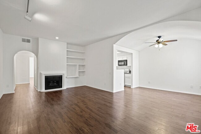 Photo - 1402 Wellesley Ave Unit 104