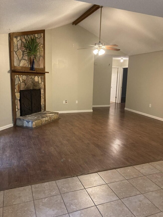 Photo - 285 Willow Ave