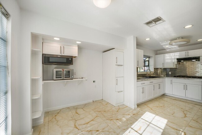 Building Photo - 3203 Golden Willow Dr