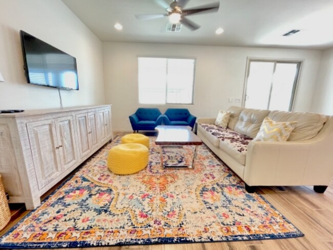 Photo - 2437 E Alta Vista Rd