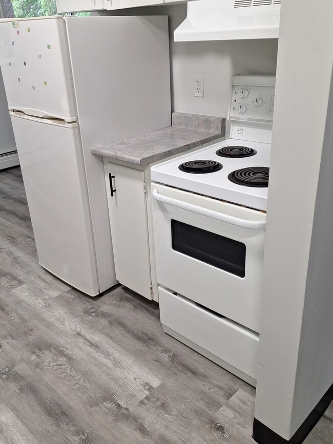 Building Photo - 9625-9156 156 St Unit 101