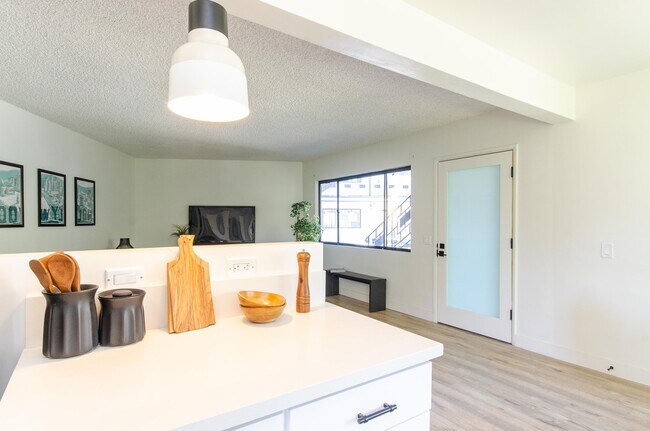 Sala de estar y cocina de concepto abierto - The Raven