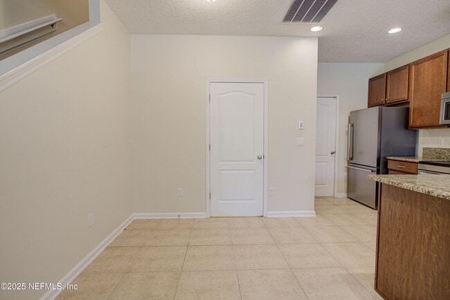 Photo - 417 Oasis Ln