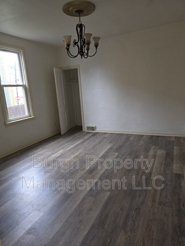 Photo - 489 Norton St