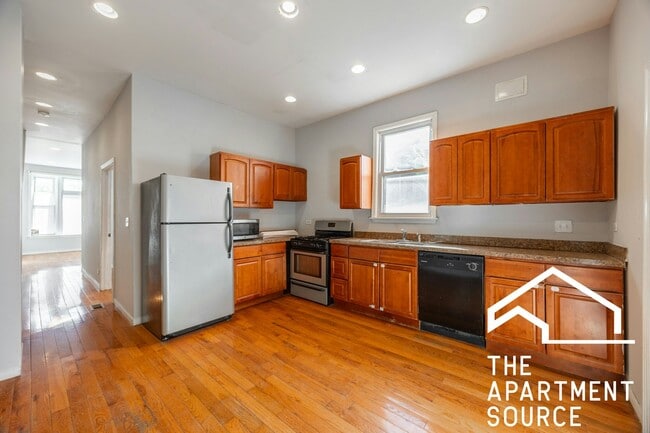 Photo - 2416 N Maplewood Ave Unit 1F