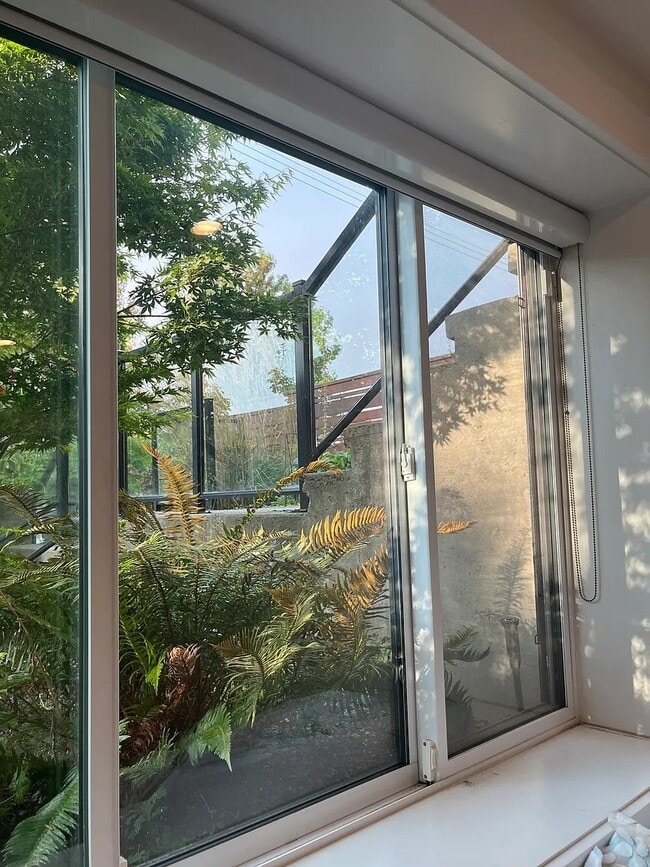 Photo - 358 11th St E