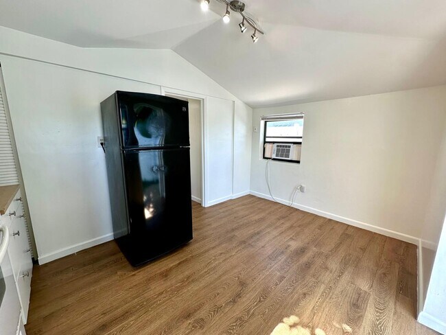 Photo - 6101 Webster Ave Unit 2